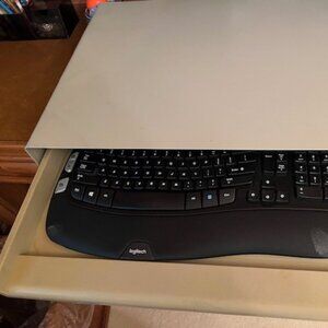 METAL KEYBOARD HOLDER WITH MONITOR HOLDER FOR TOP